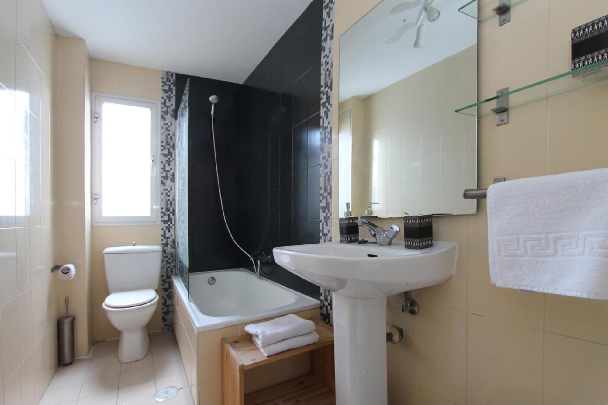 Apartamentos Goyescas Deco مدريد الغرفة الصورة